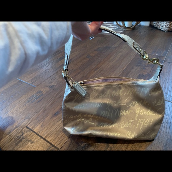 Medium Size Coach Purse - Picture 3 of 6
